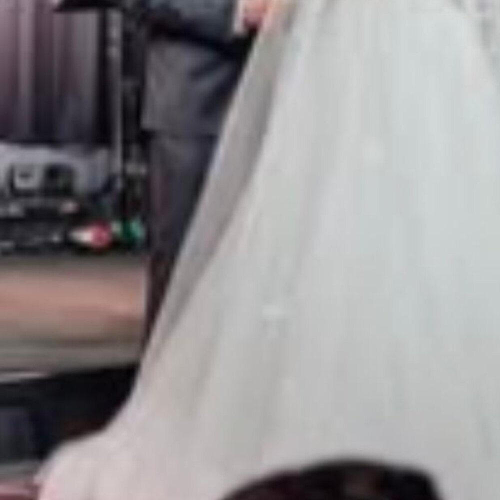 WEDDING DRESS & VEIL - Picture 6 of 10